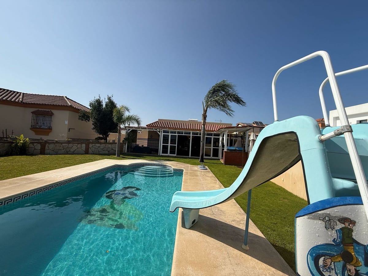 4-slaapkamer villa in Santa Margarita, La Línea in La Línea - foto 3