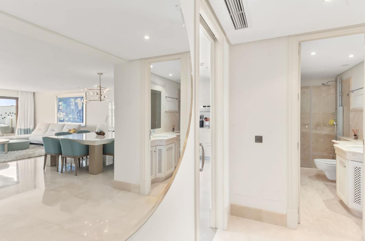 Drie-slaapkamer penthouse direct aan het strand in Estepona in Estepona - foto 9