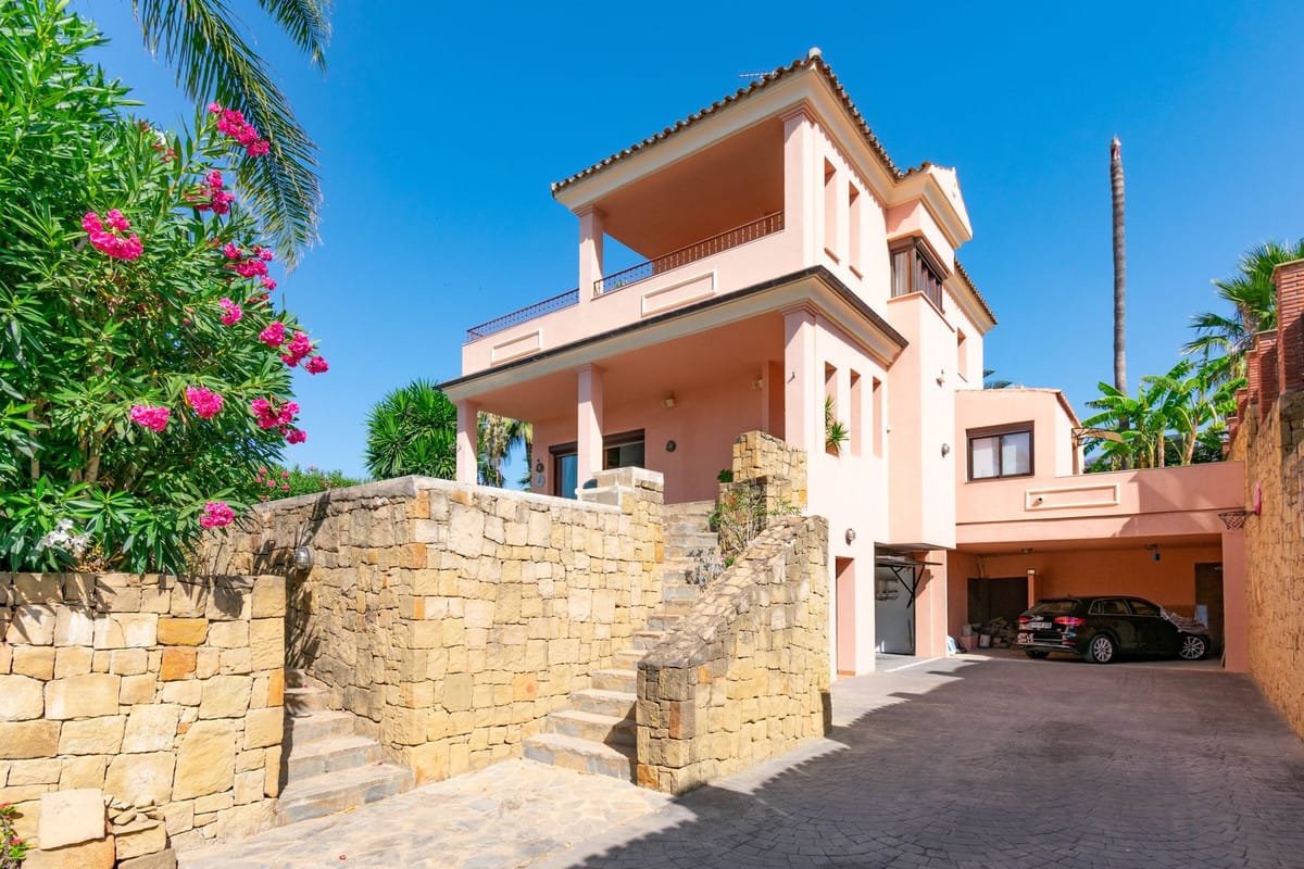 Villa met 4 slaapkamers in Estepona in Estepona - foto 3
