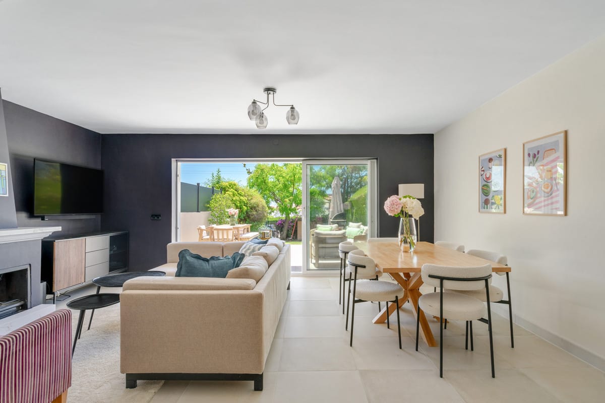 Drie slaapkamers stadswoning met privé-tuin in Nueva Atalaya, Estepona in Estepona - foto 2