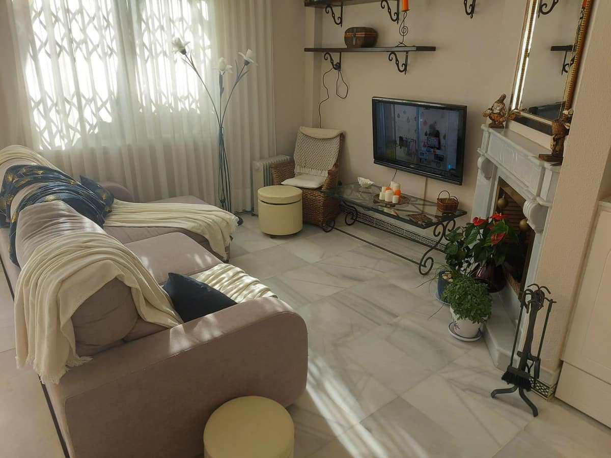 Los Boliches – 3-slaapkamer stadswoning met gemeenschappelijk zwembad in Los Boliches - foto 2