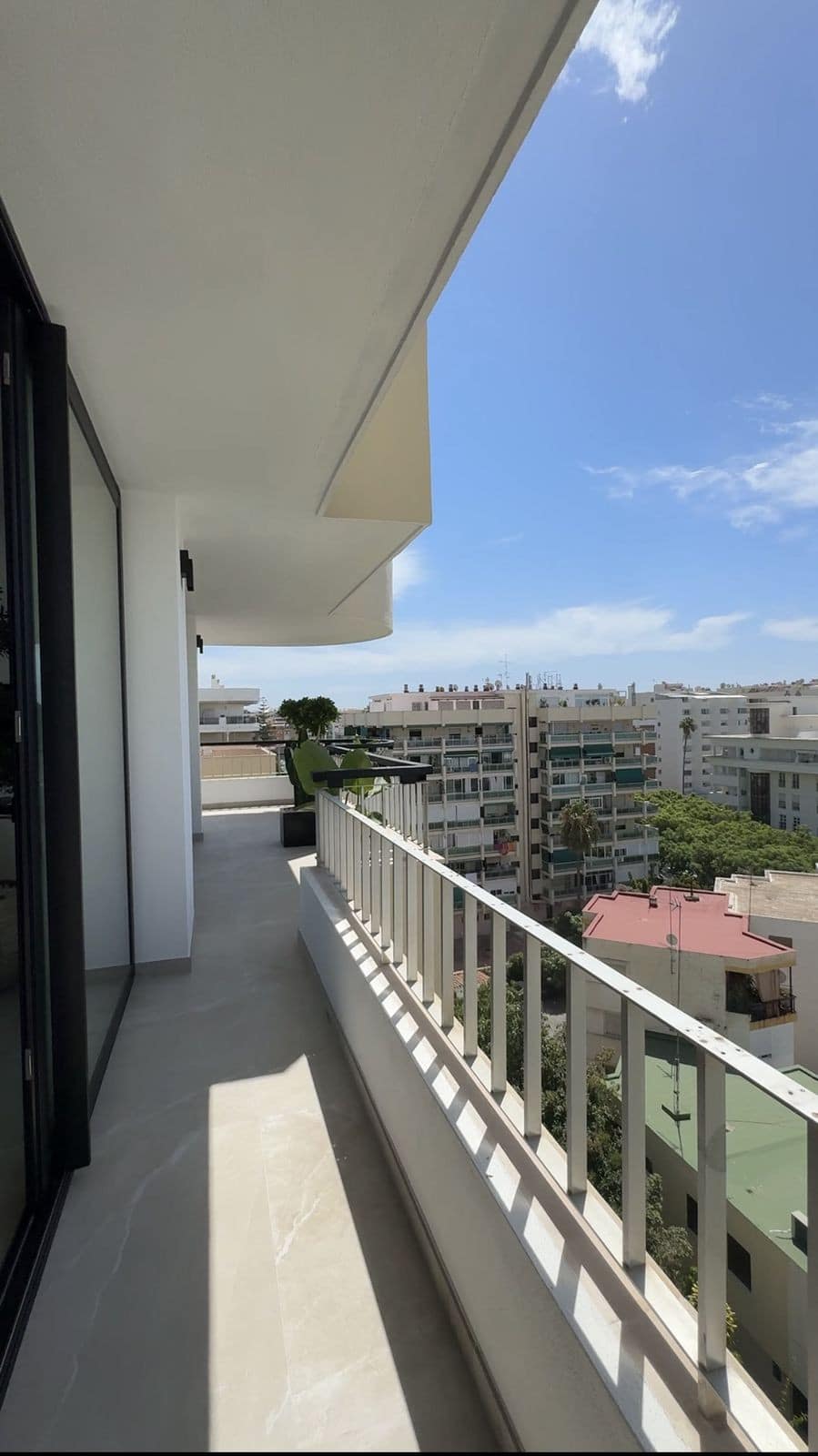 Gerenoveerd penthouse in Marbella — 3 slaapkamers in Marbella - foto 2