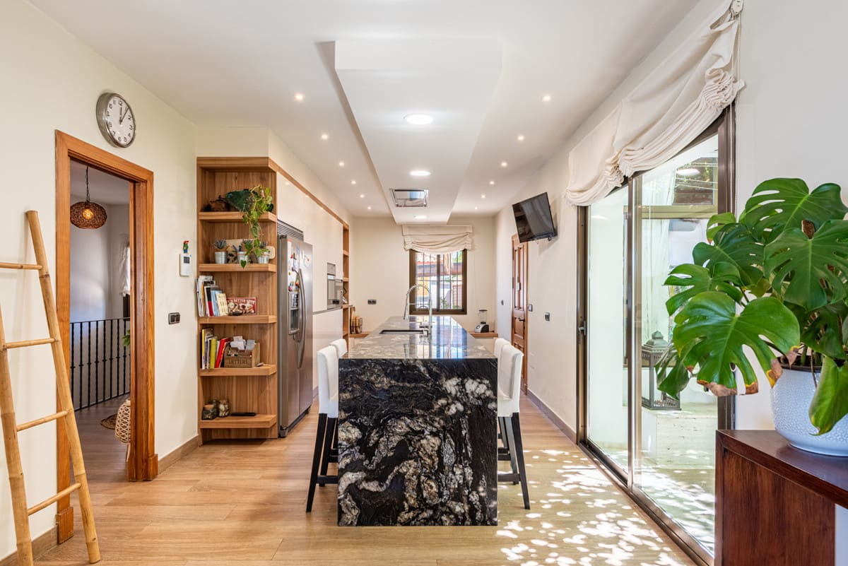 Vrijstaande villa in Marbella (Real Panorama) met zeezicht, 5 slaapkamers en 7 minuten lopen naar het strand in Marbella - foto 9