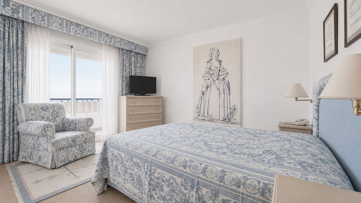 Drie-slaapkamer penthouse in Marbella met zee- en bergzicht in Marbella - foto 4