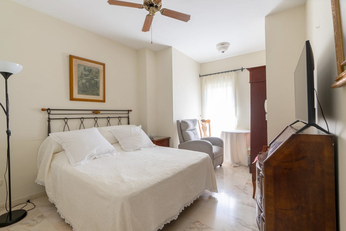 Drie-slaapkamer appartement in Estepona in Estepona - foto 18