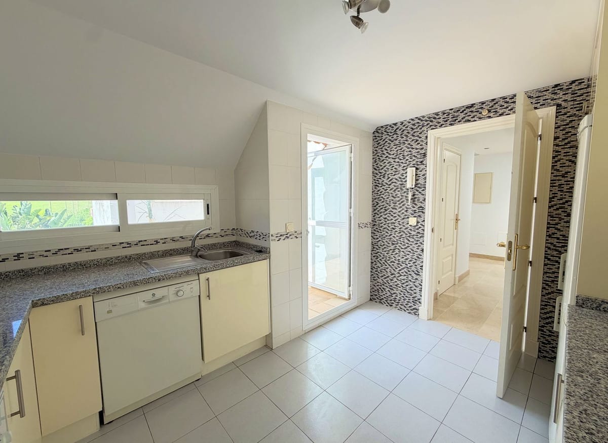 2-slaapkamer penthouse met zeezicht in La Duquesa in La Duquesa - foto 13