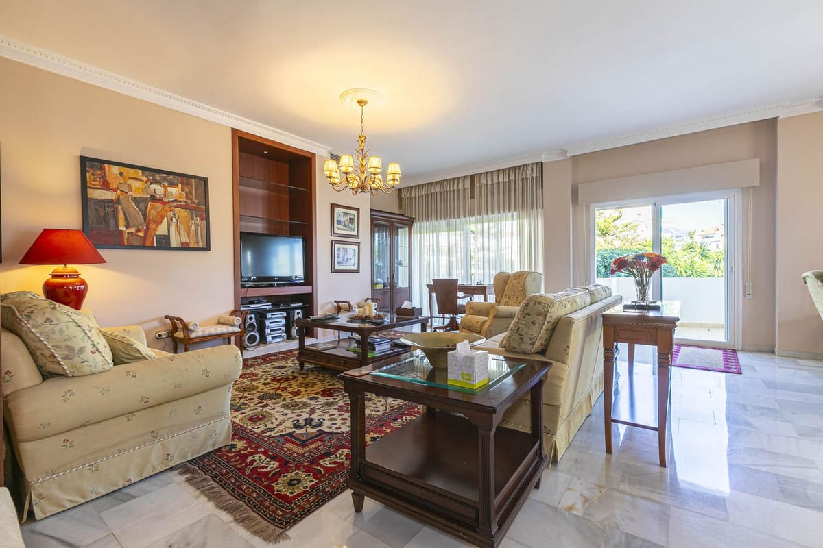 Drie-slaapkamerappartement in Nueva Andalucía in Nueva Andalucía - foto 2