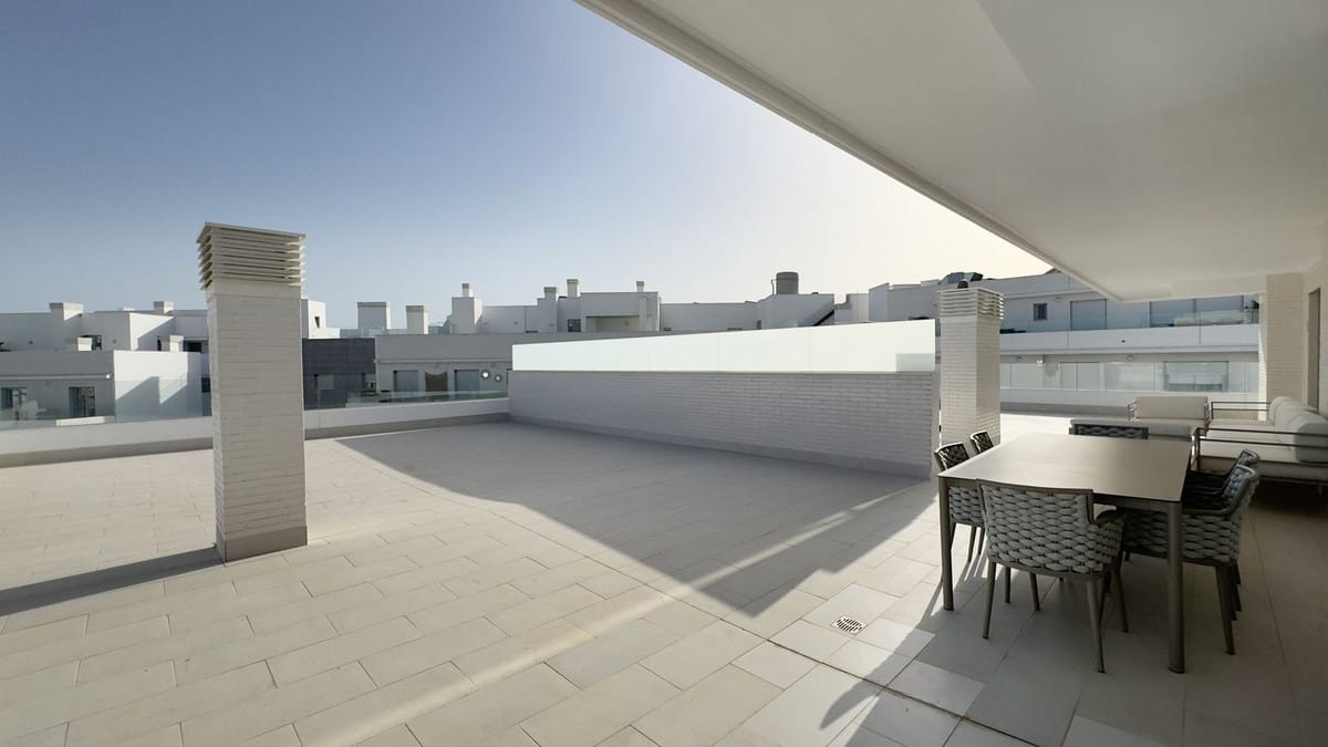Gloednieuw drie-slaapkamerappartement in Nueva Andalucía in Nueva Andalucía - foto 3