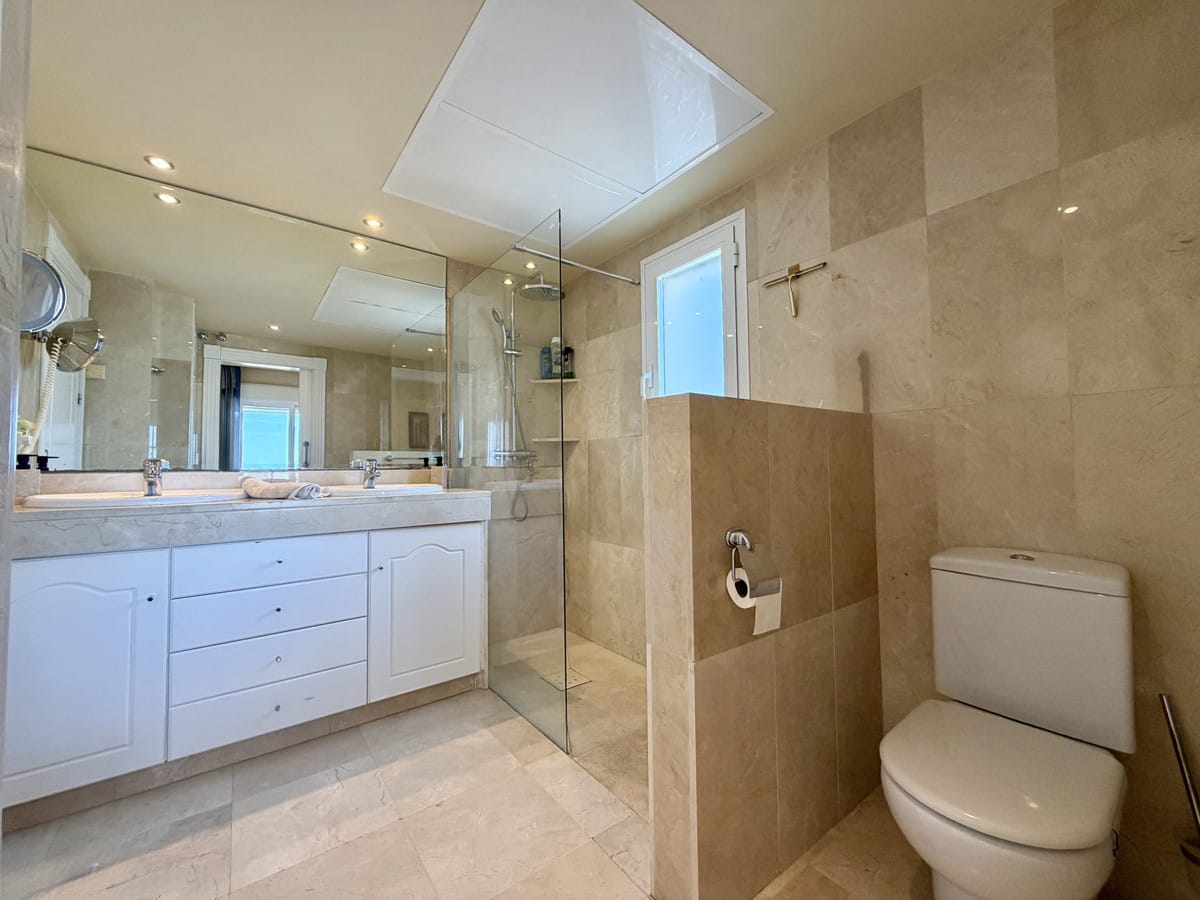 Appartement met 2 slaapkamers aan het strand in Estepona in Estepona - foto 12