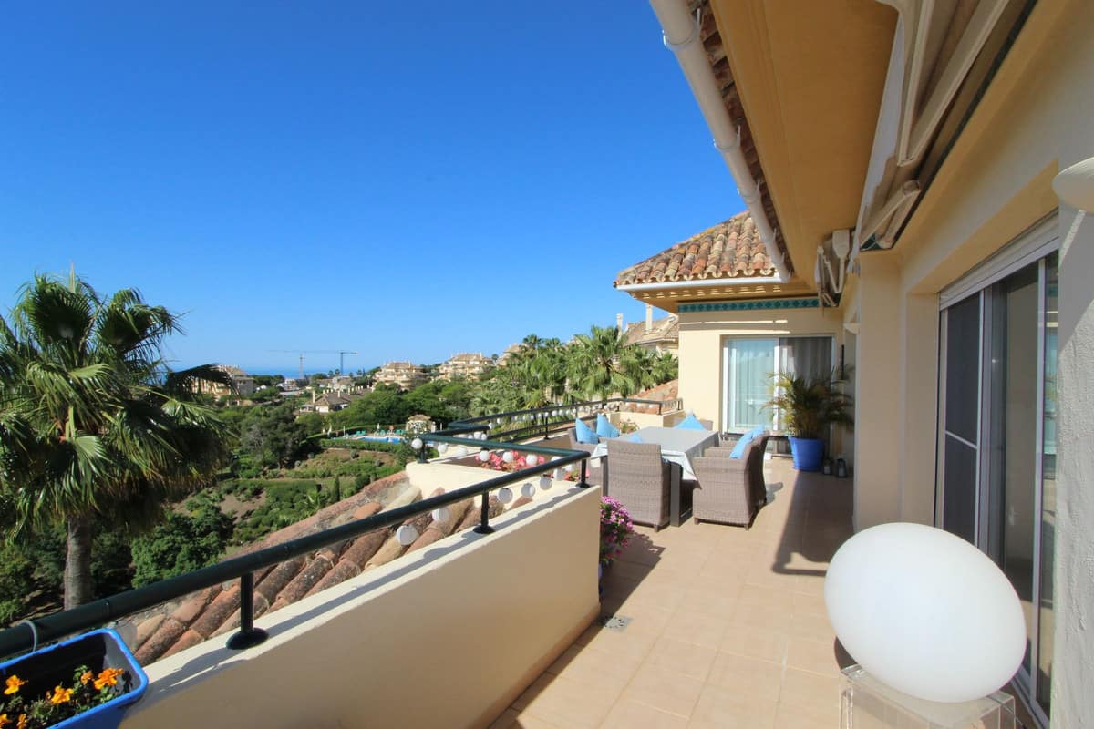 Luxueus hoekpenthouse duplex met panoramisch zeezicht in Elviria Hills, Marbella Oost in Elviria - foto 9