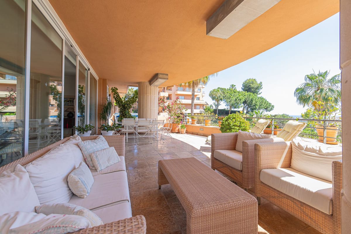 Ruim driekamer-subpenthouse met panoramisch zeezicht in Magna Marbella in Nueva Andalucía - foto 19