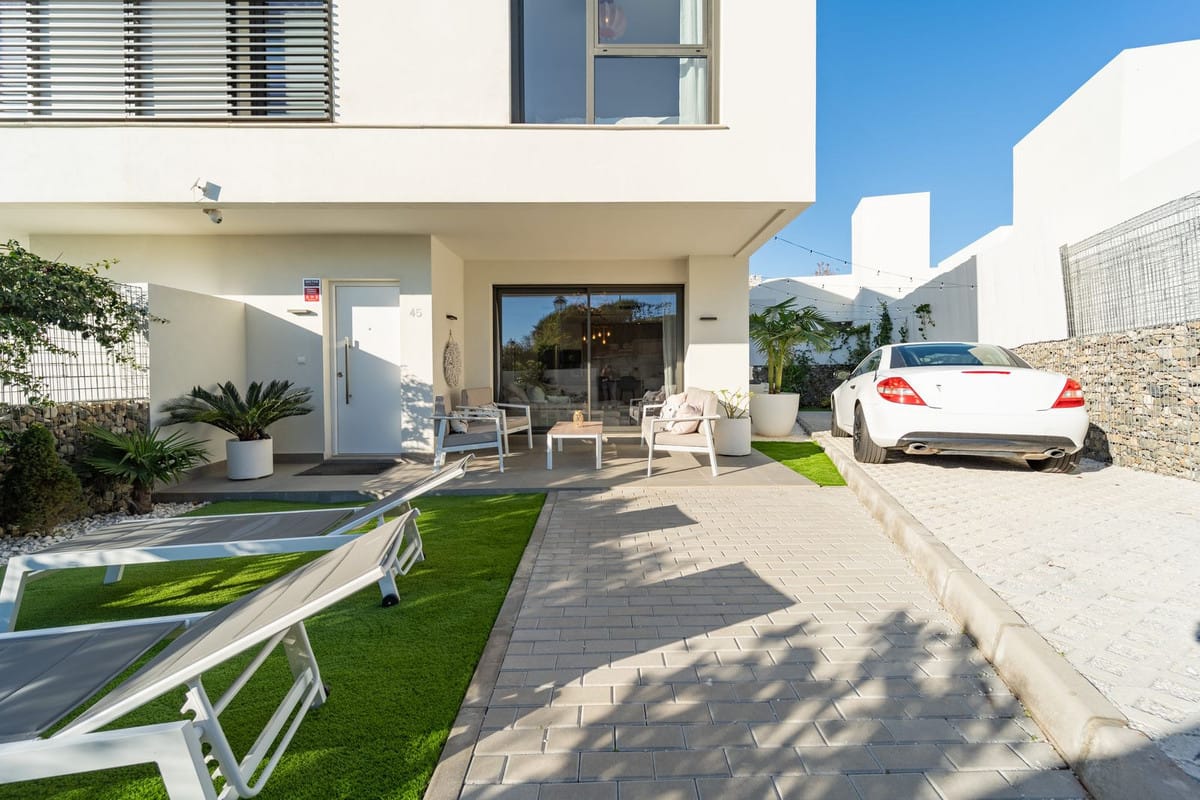 Nieuwe 3-slaapkamer halfvrijstaande villa in Riviera del Sol met zeezicht in Riviera del Sol - foto 20