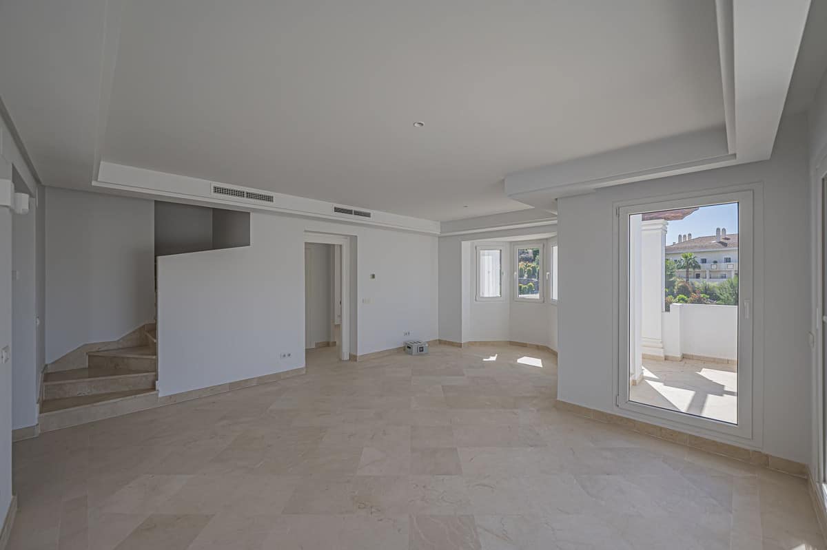 Penthouse met 2 slaapkamers in Nueva Andalucía in Nueva Andalucía - foto 5