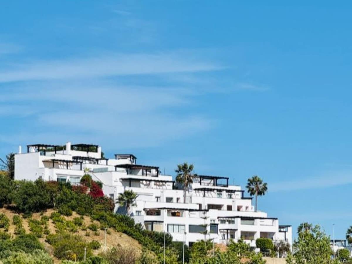 Spectaculair driekamer duplex met 180° zeezicht in Santa Clara Golf, Marbella in Marbella - foto 11
