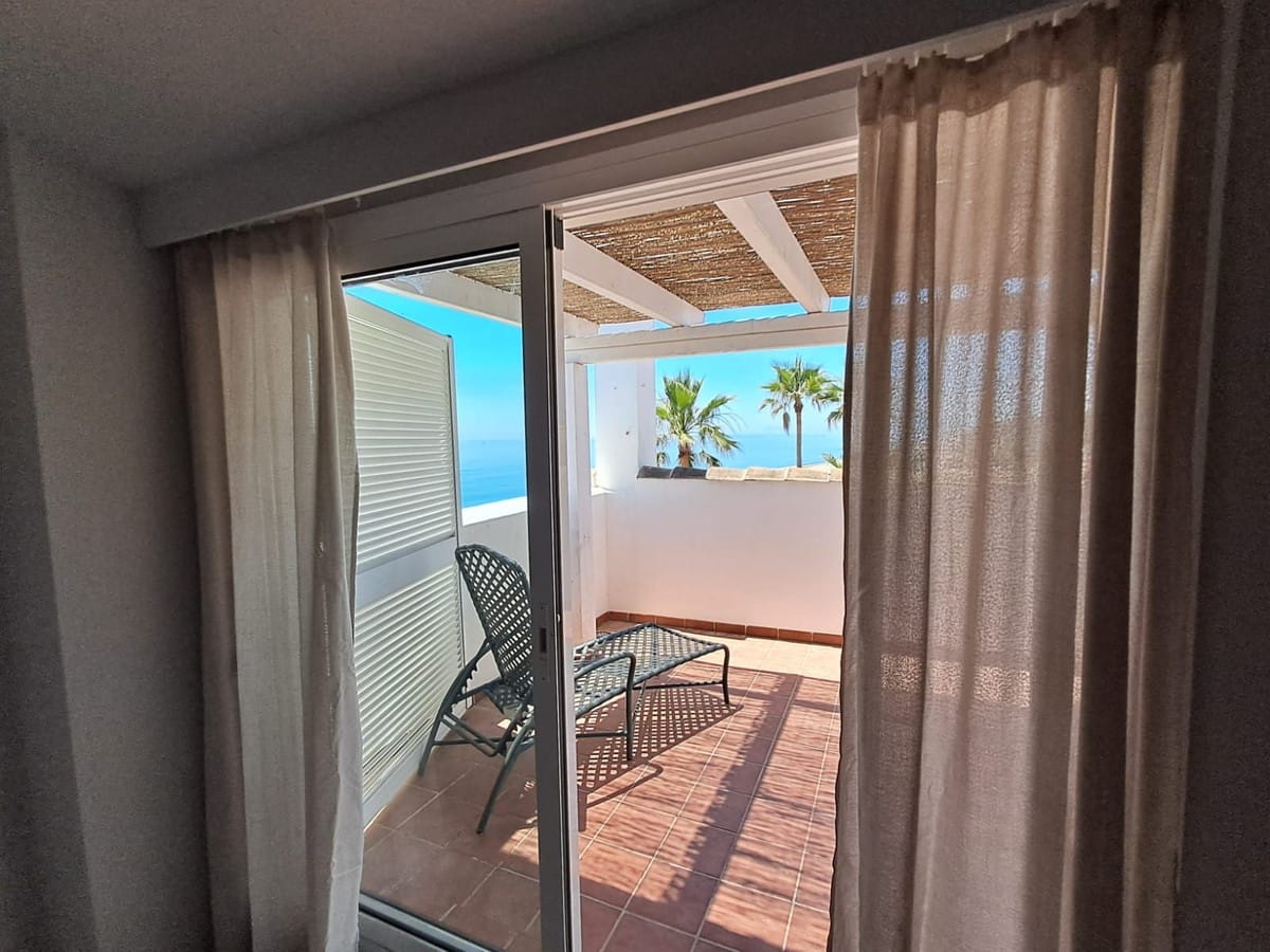Exclusieve semi-vrijstaande villa aan het strand in Estepona in Estepona - foto 10