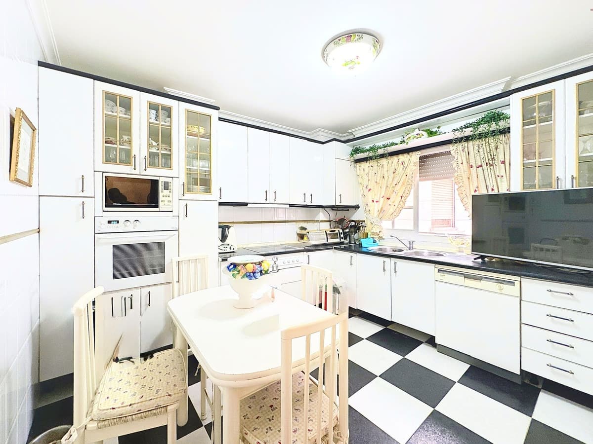 Drie-slaapkamerappartement in Estepona in Estepona - foto 15