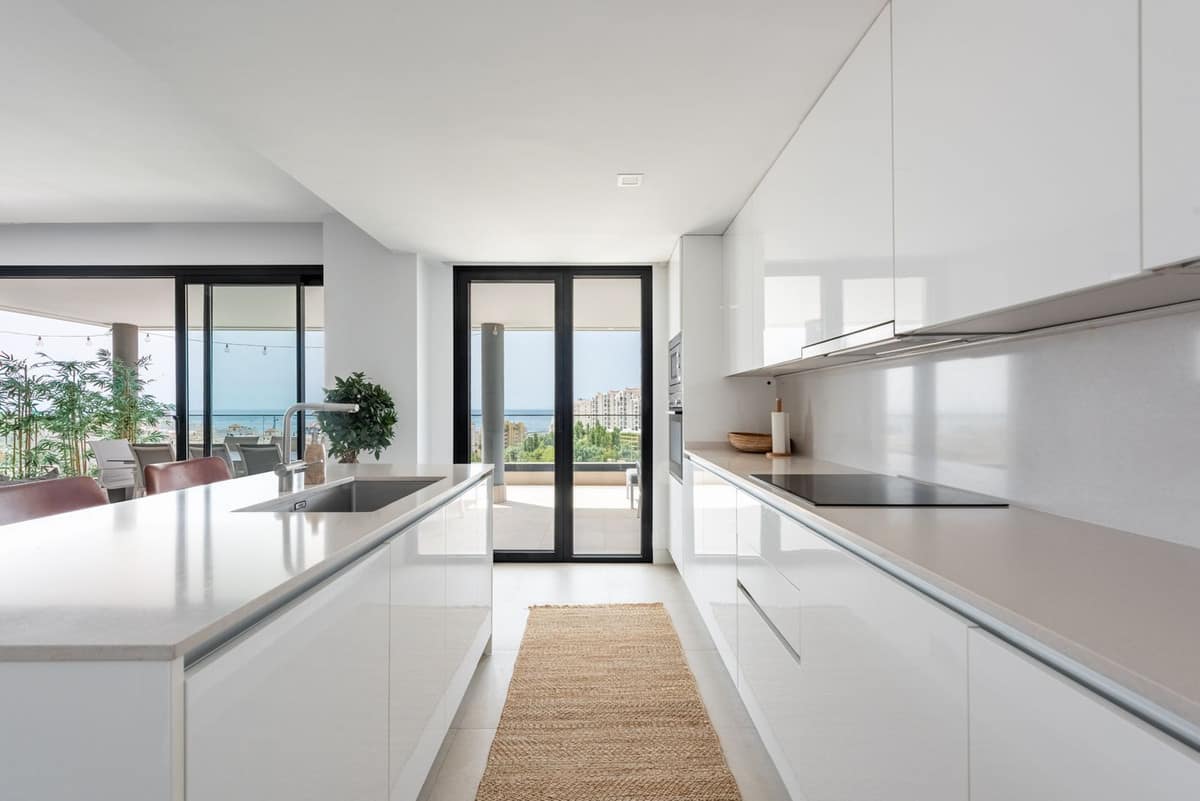 Vier-slaapkamerappartement met panoramisch zeezicht in Estepona in Estepona - foto 10