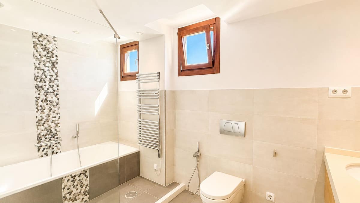 Penthouse met panoramisch zeezicht in Altos de los Monteros, Marbella in Altos de los Monteros - foto 12