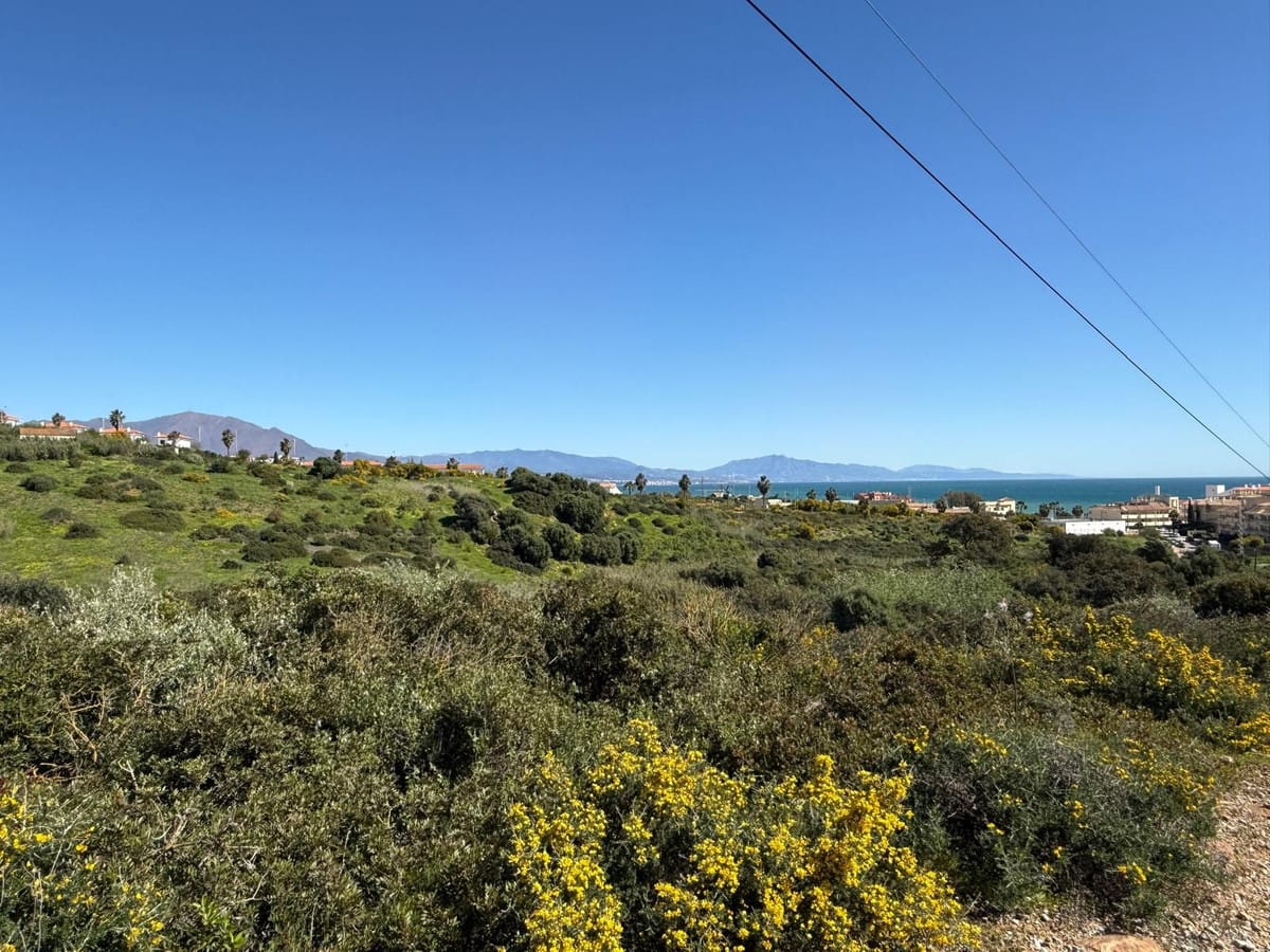 Kavel in Manilva (Málaga) van 33.000 m2 met Almacen van 88 m2 in Manilva - foto 2