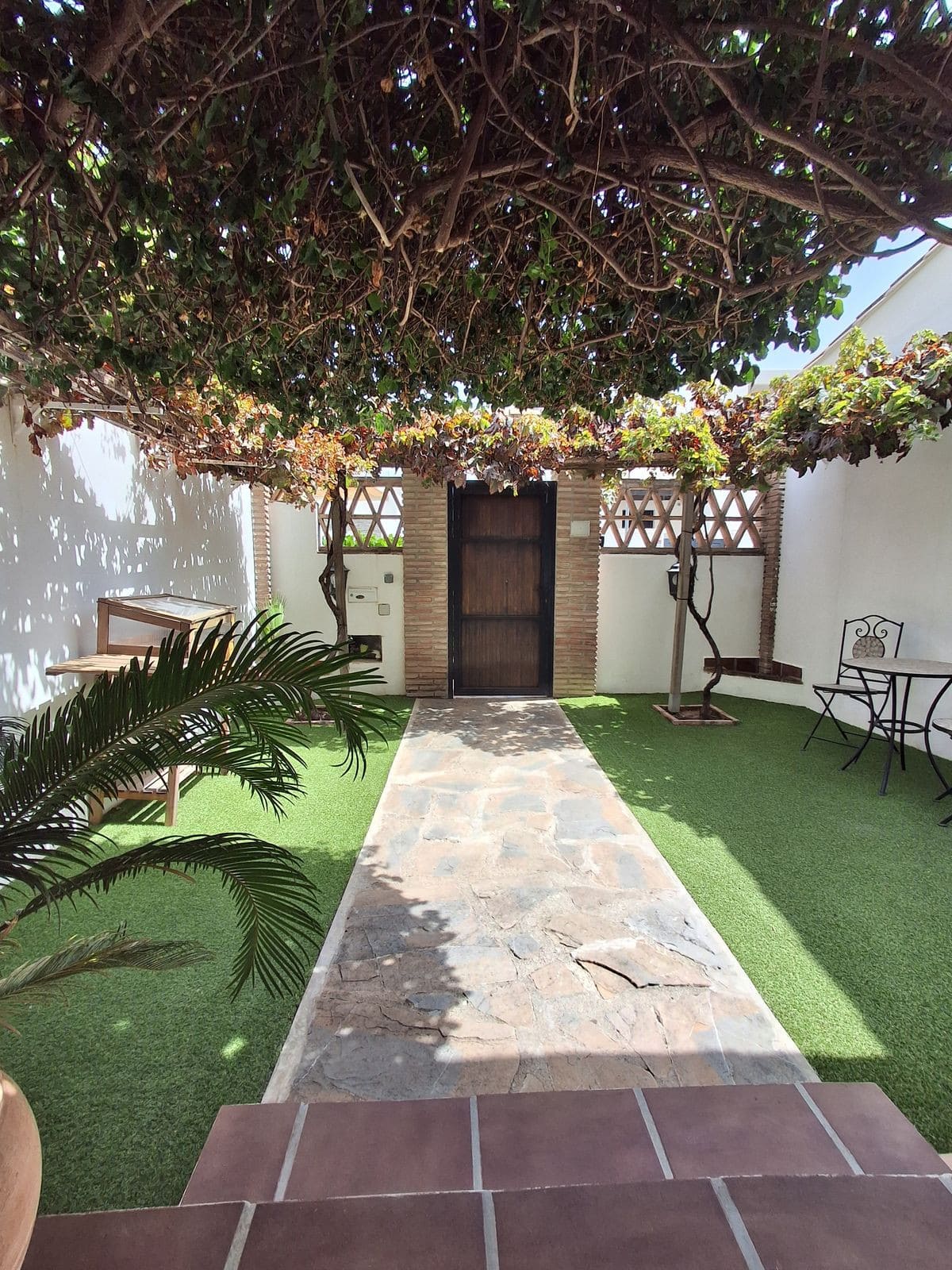 Elegant 4-slaapkamer halfvrijstaand huis met tuin, jacuzzi, garage en wasruimte in Marbella in Nueva Andalucía - foto 2