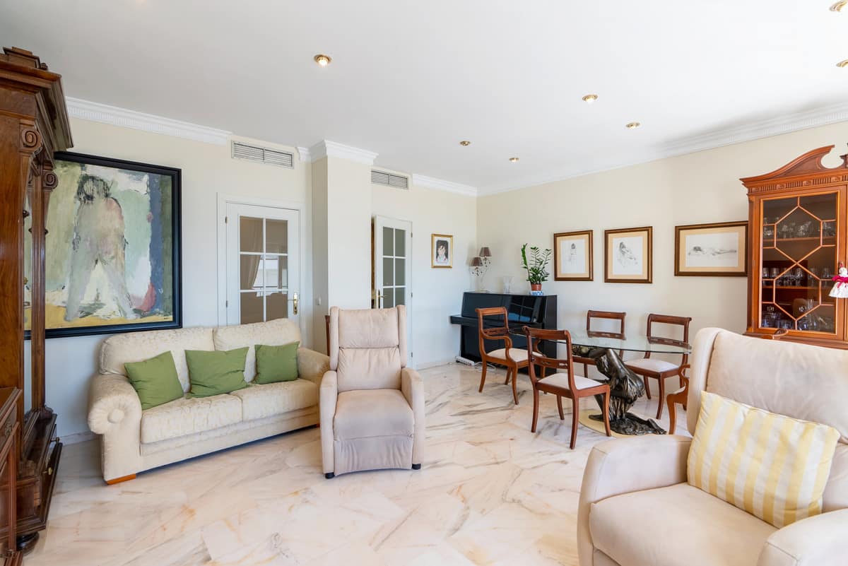 Drie-slaapkamer appartement in Estepona in Estepona - foto 6