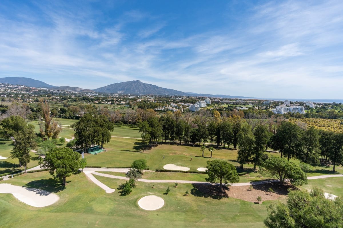 Penthouse met 2 slaapkamers in Estepona aan de Atalaya Golf Club in Estepona - foto 15