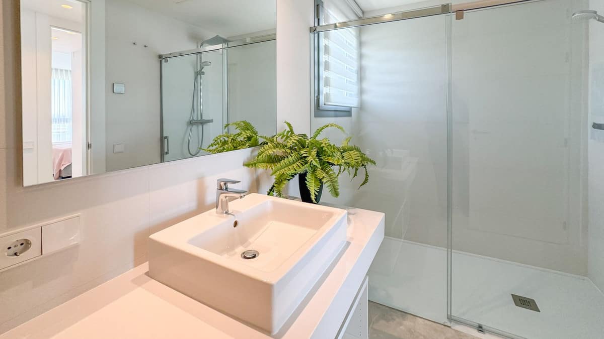 Drie-slaapkamer duplex-penthouse met terras en dakterras in Marbella in Marbella - foto 9