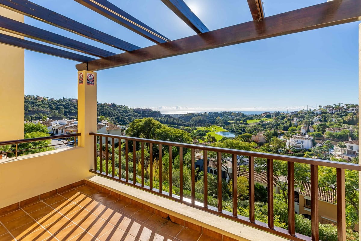 4-slaapkamer penthouse duplex in Los Arqueros Golf & Country Club, Benahavís in Los Arqueros - foto 8