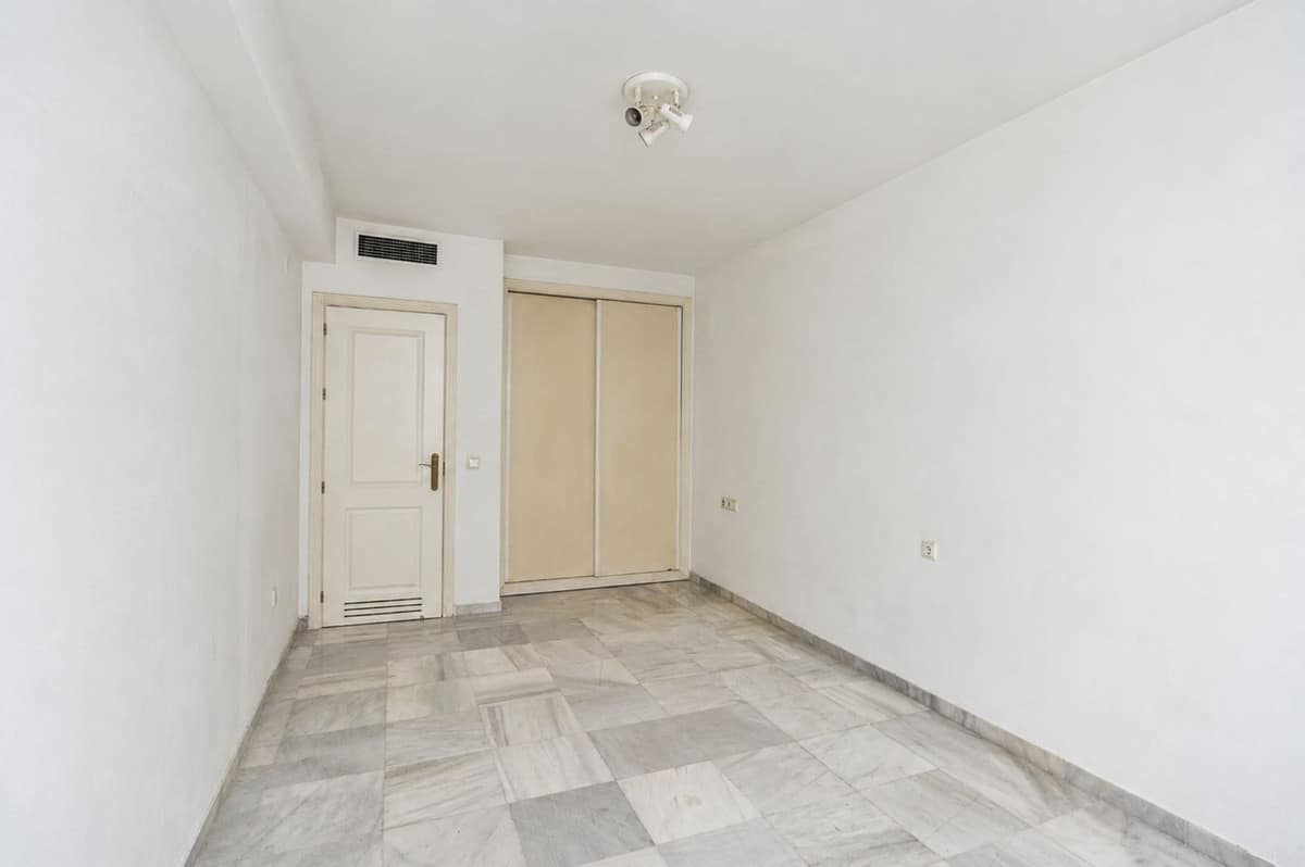 Drie-slaapkamer appartement in Nueva Andalucía met toeristische verhuurlicentie in Nueva Andalucía - foto 9