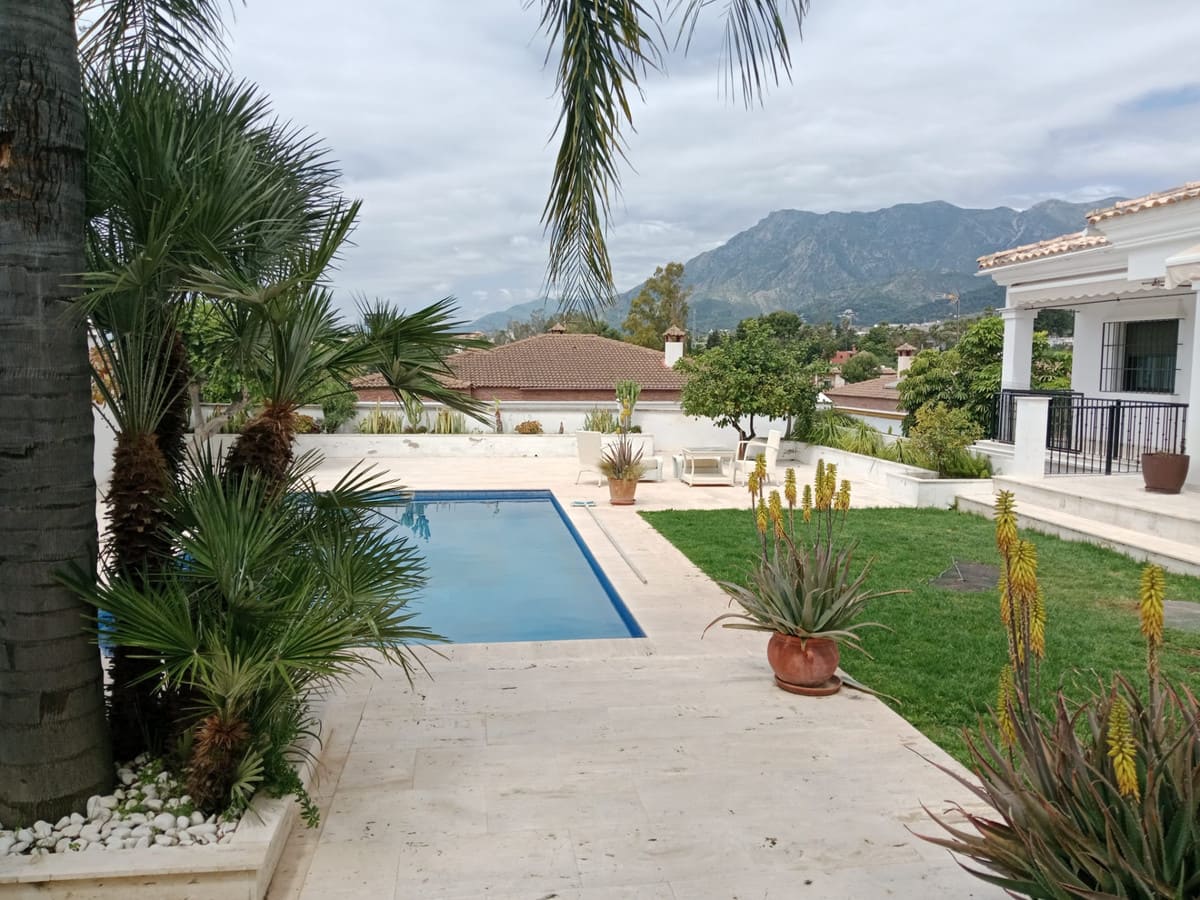 Vrijstaande villa in Marbella (Real Panorama) met zeezicht, 5 slaapkamers en 7 minuten lopen naar het strand in Marbella - foto 4