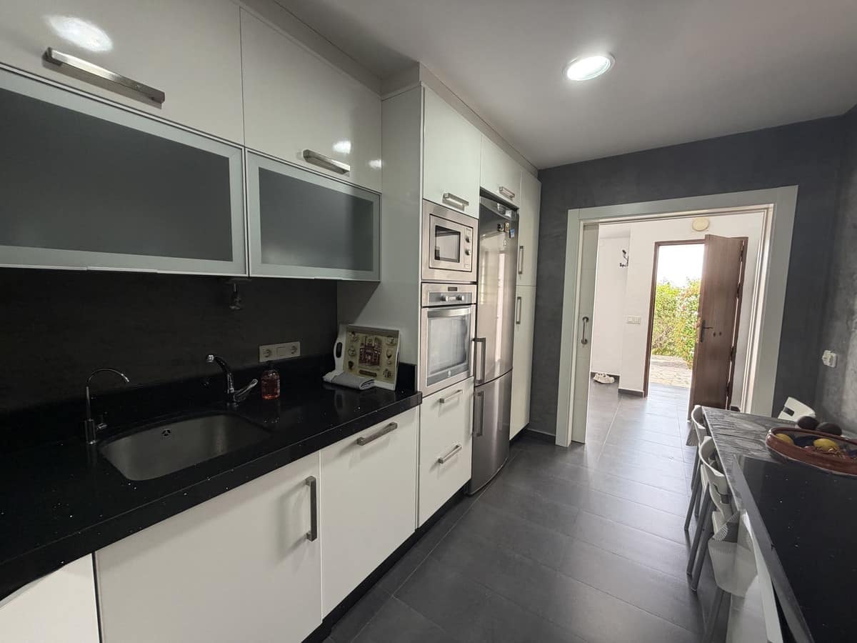 3-slaapkamer villa met panoramisch zeezicht in Princesa Kristina, La Duquesa in La Duquesa - foto 14