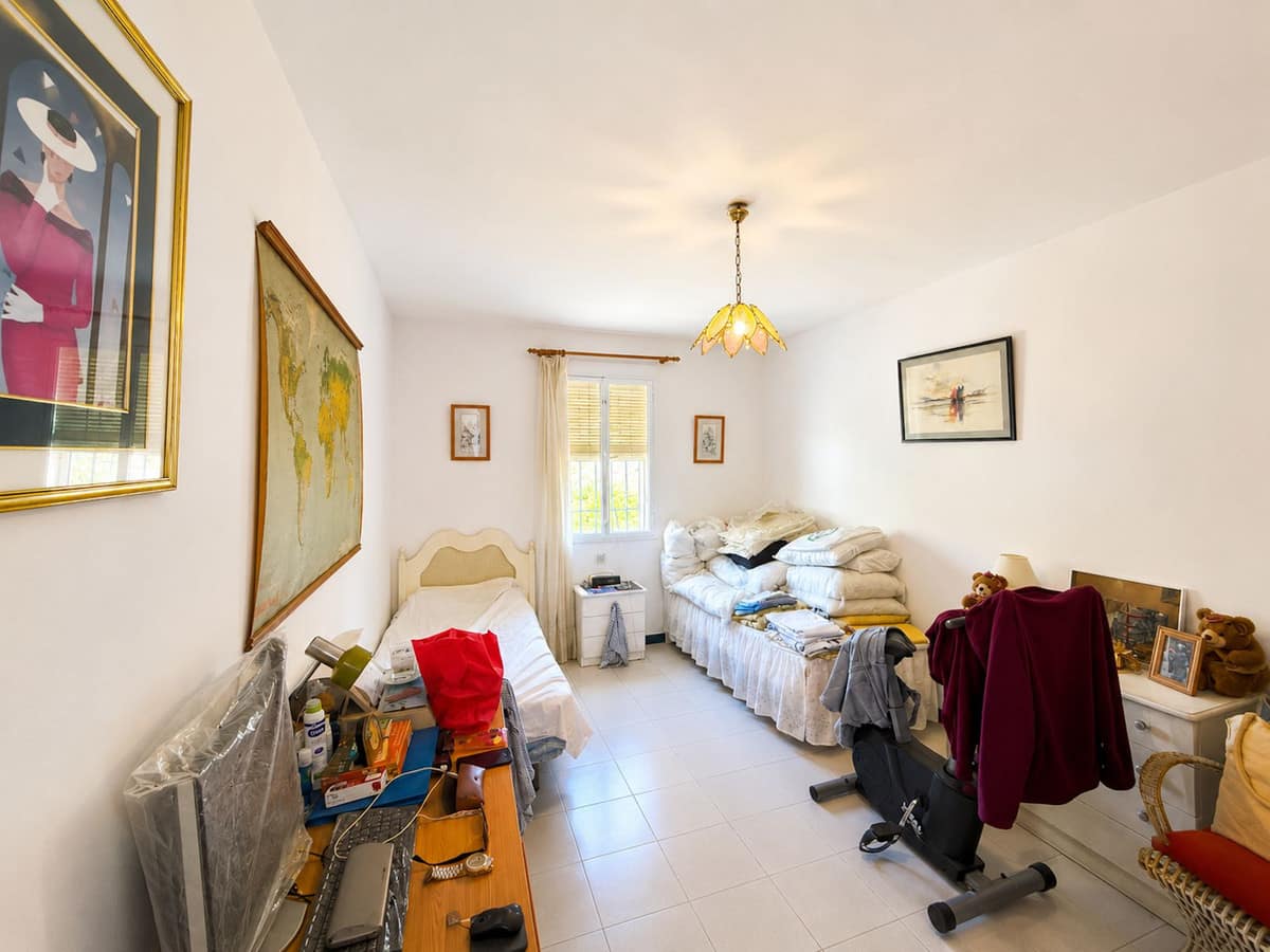 Vrijstaande villa met 3 slaapkamers in Chilches – zeezicht en ontwikkelingspotentieel in Chilches - foto 15