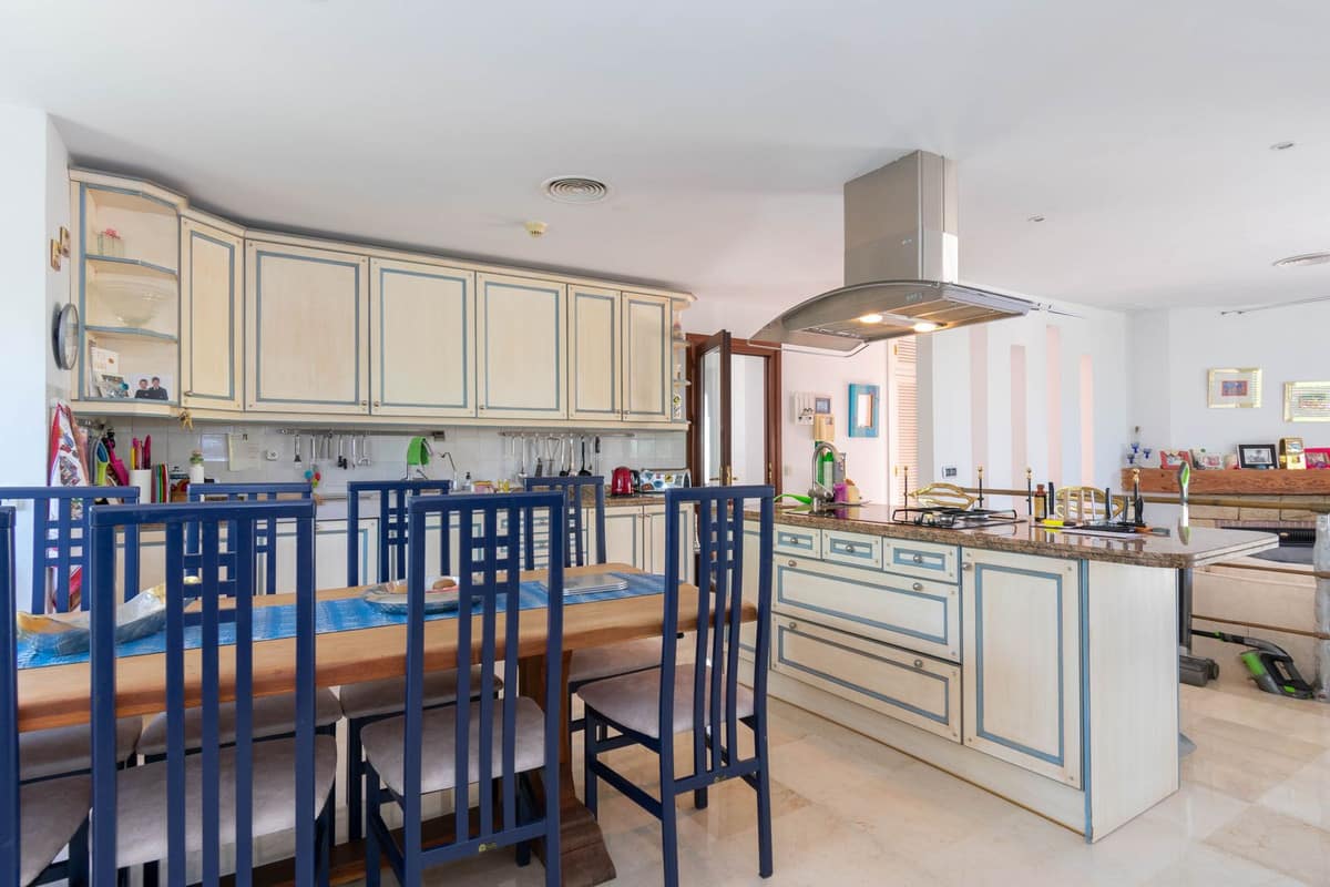 Villa met 4 slaapkamers in Estepona in Estepona - foto 12