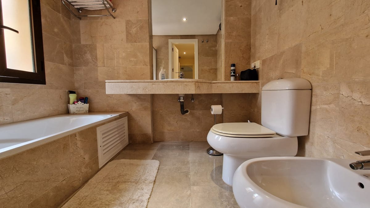 Appartement met drie slaapkamers in La Duquesa in La Duquesa - foto 9