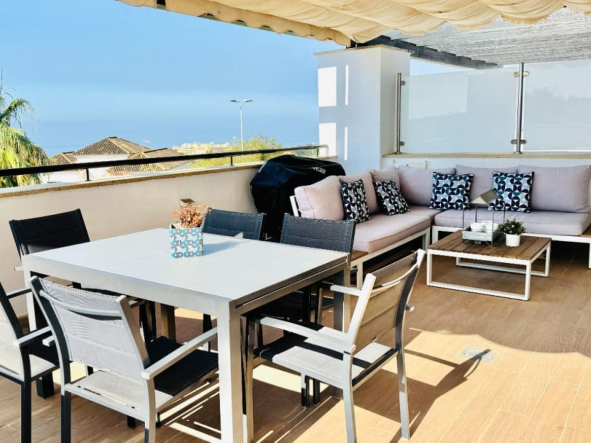 Spectaculair driekamer duplex met 180° zeezicht in Santa Clara Golf, Marbella in Marbella - foto 6
