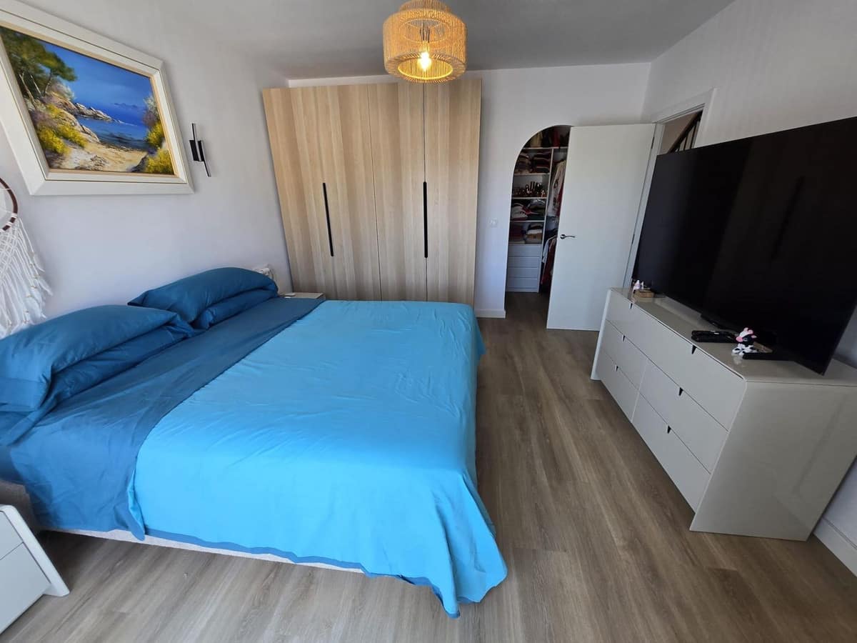 Los Boliches – Ruime stadswoning met 4 slaapkamers, zwembad, parkeergelegenheid en berging in Los Boliches - foto 3