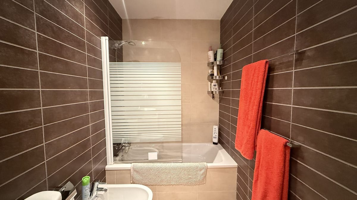 Ruim 4-slaapkamer duplex naast golfbaan in Estepona in Estepona - foto 14