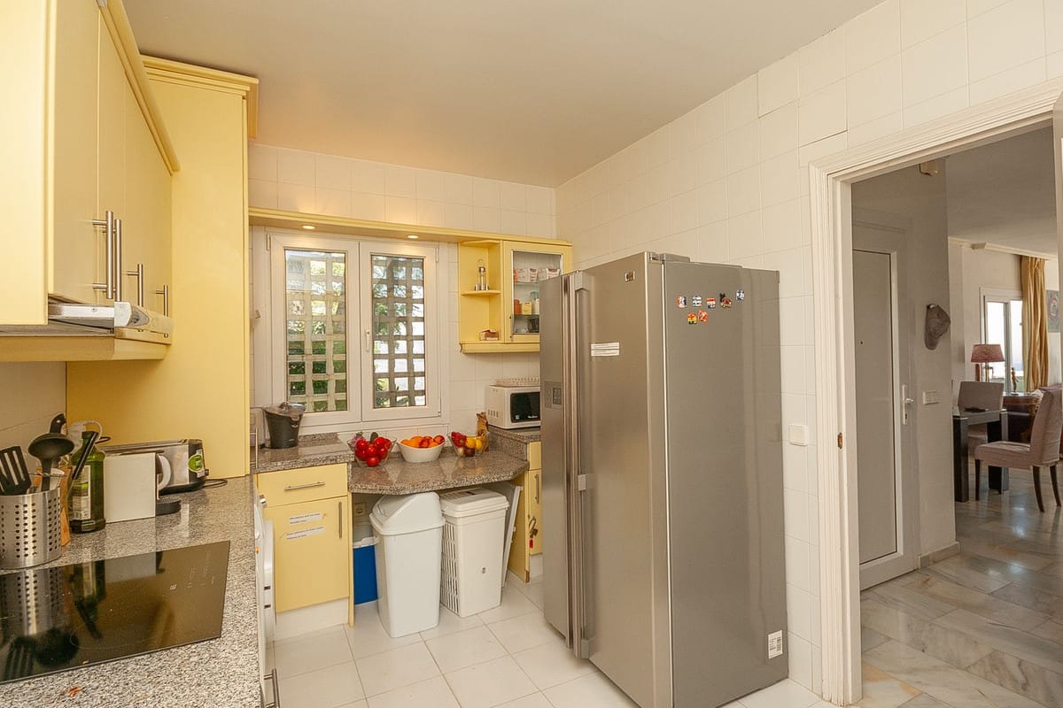 Prachtig 3-slaapkamer appartement met panoramisch zeezicht in La Mairena in La Mairena - foto 13