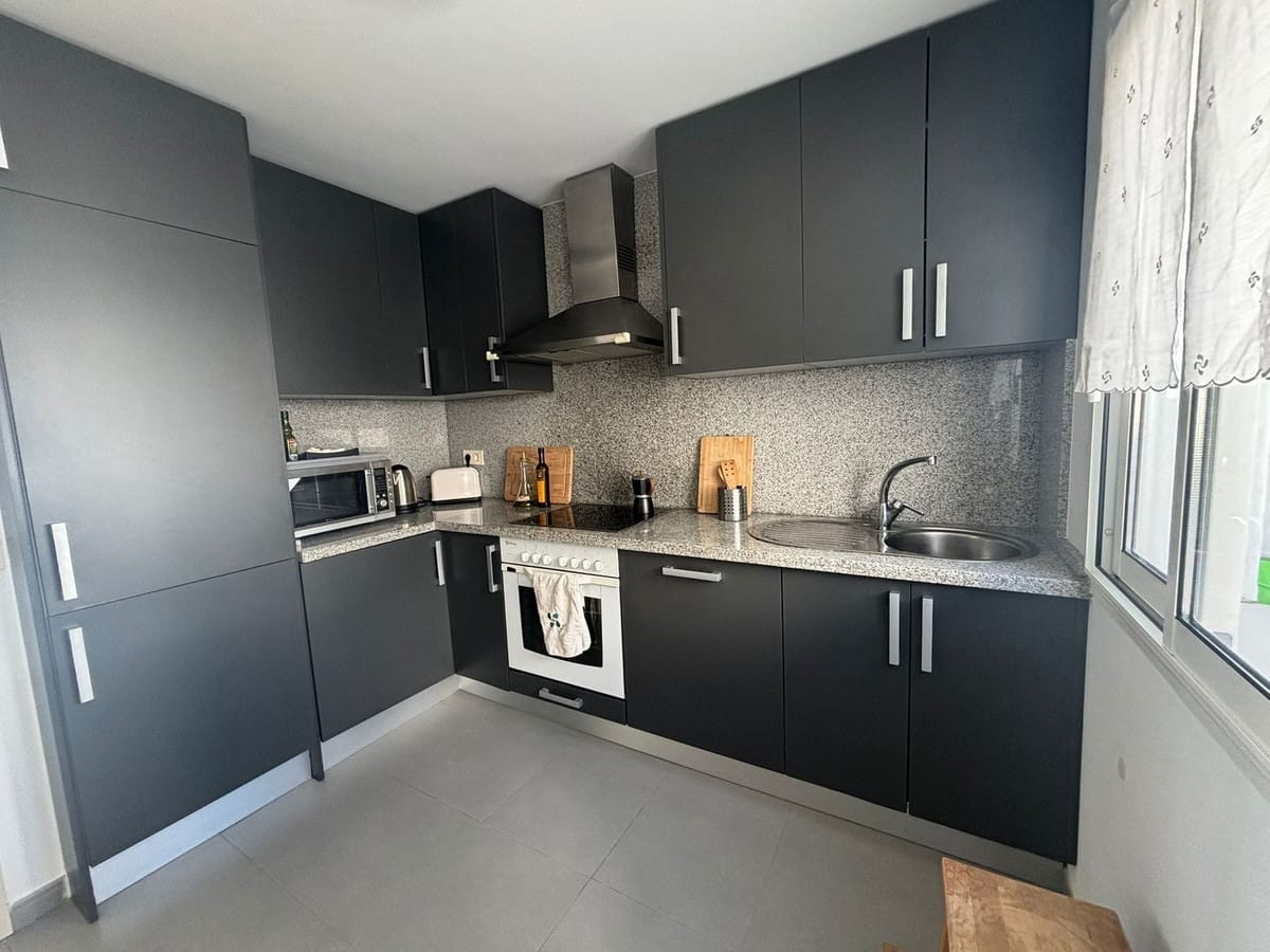 Twee-slaapkamer penthouse in Estepona met privé-solarium en panoramisch zee- en golfzicht in Estepona - foto 6