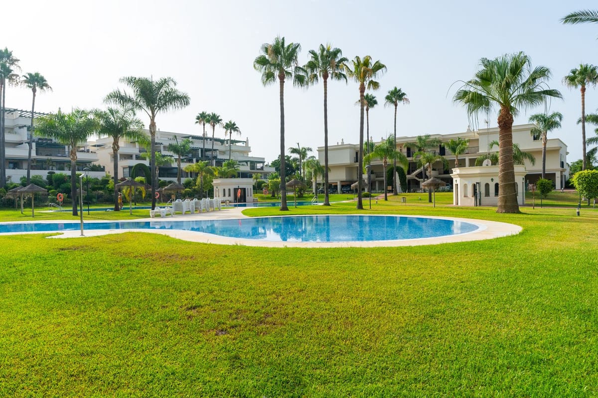 Drie-slaapkamer appartement in Nueva Andalucía met toeristische verhuurlicentie in Nueva Andalucía - foto 18