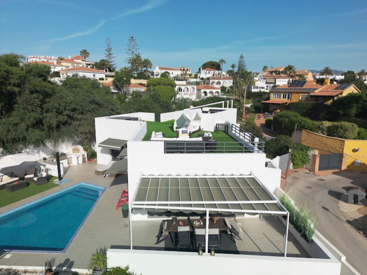 Villa te koop in El Faro, Mijas – 4 slaapkamers, 4 badkamers, 300 m² in Mijas - foto 2
