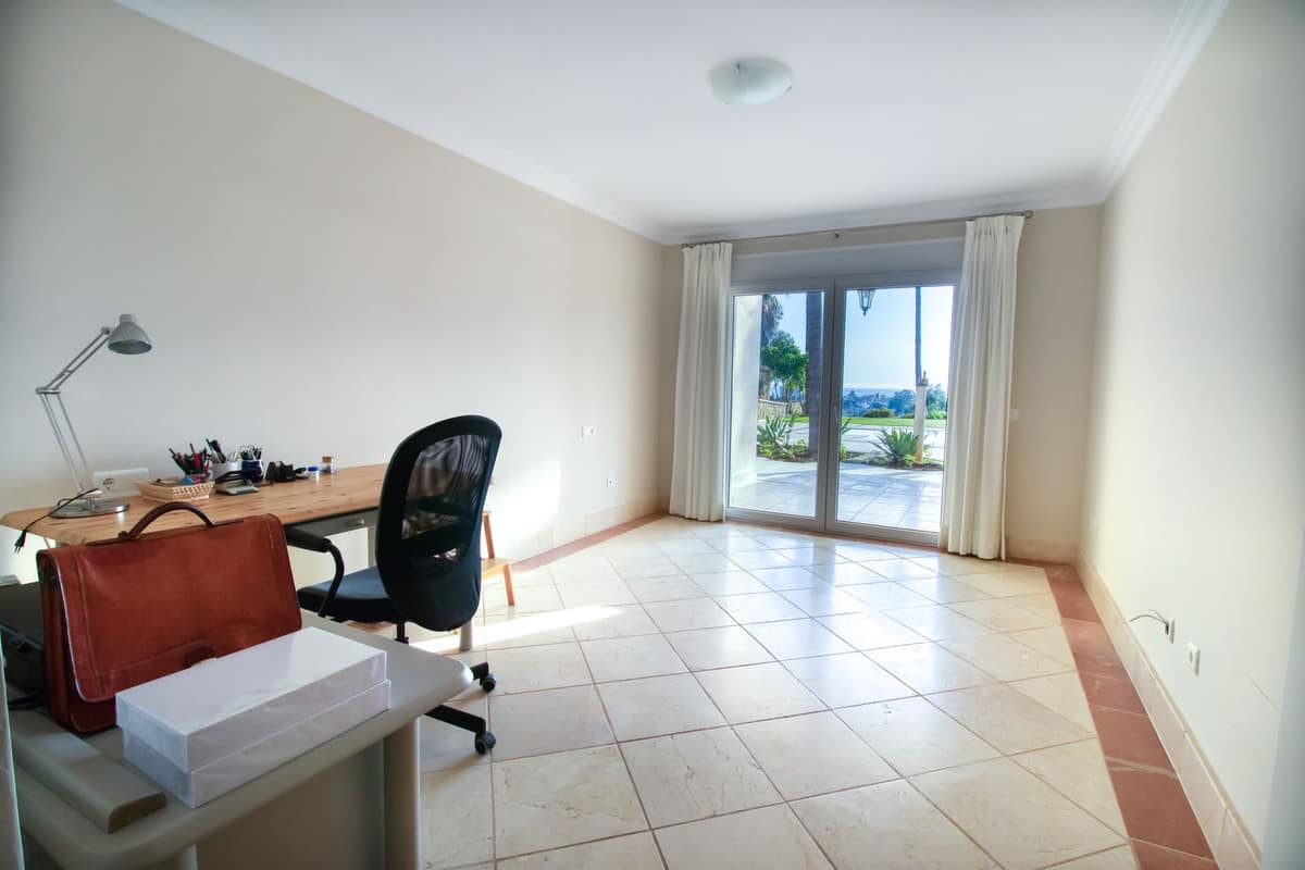 4-slaapkamer finca in Estepona met panoramisch zeezicht in Estepona - foto 18