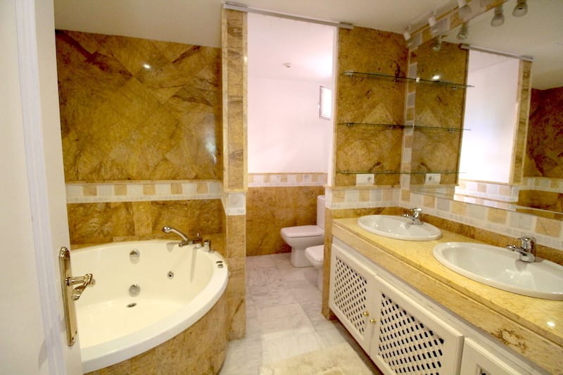 Halfvrijstaande villa met privézwembad in The Golden Mile in The Golden Mile - foto 17