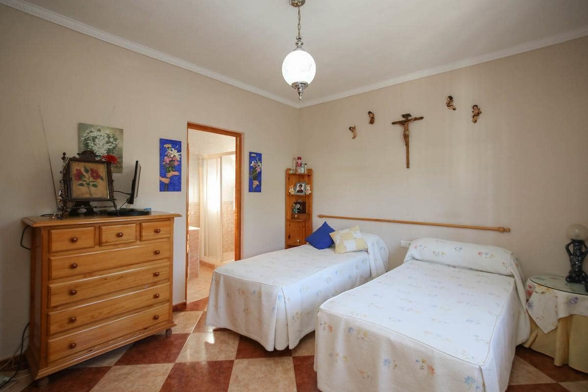 Drie woningen op één perceel in Alhaurín de la Torre – 5 slaapkamers, 4 badkamers in Alhaurín de la Torre - foto 18