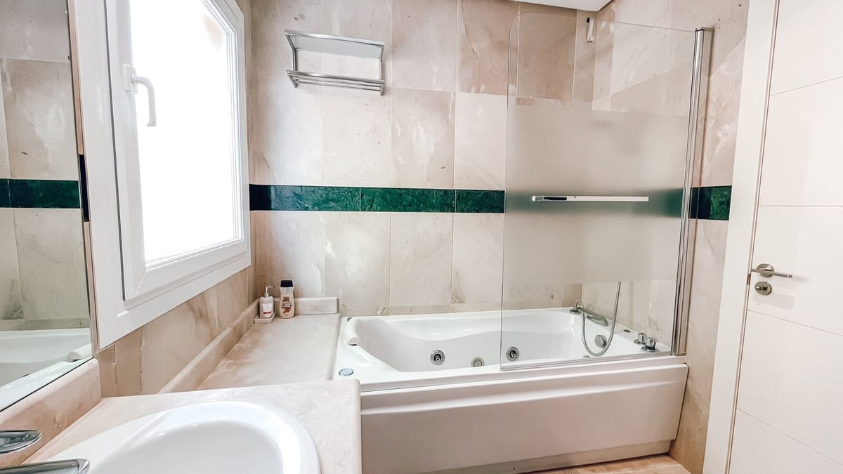 Appartement met 2 slaapkamers in Marbella in Marbella - foto 19