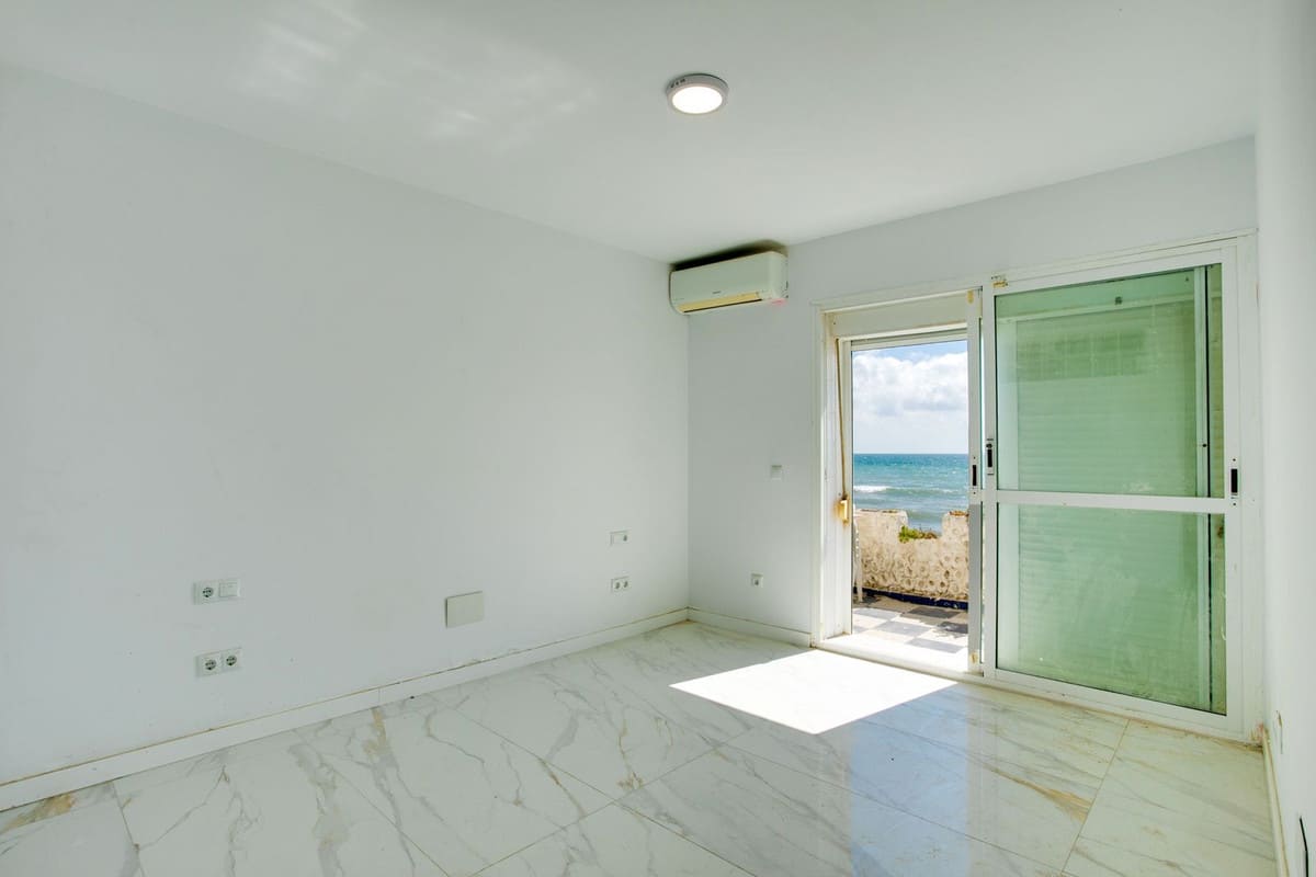 Vrijstaande villa met 3 slaapkamers aan zee in Estepona in Estepona - foto 11