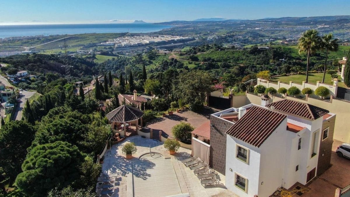 Vrijstaande villa in Estepona met 6 slaapkamers in Estepona - foto 2