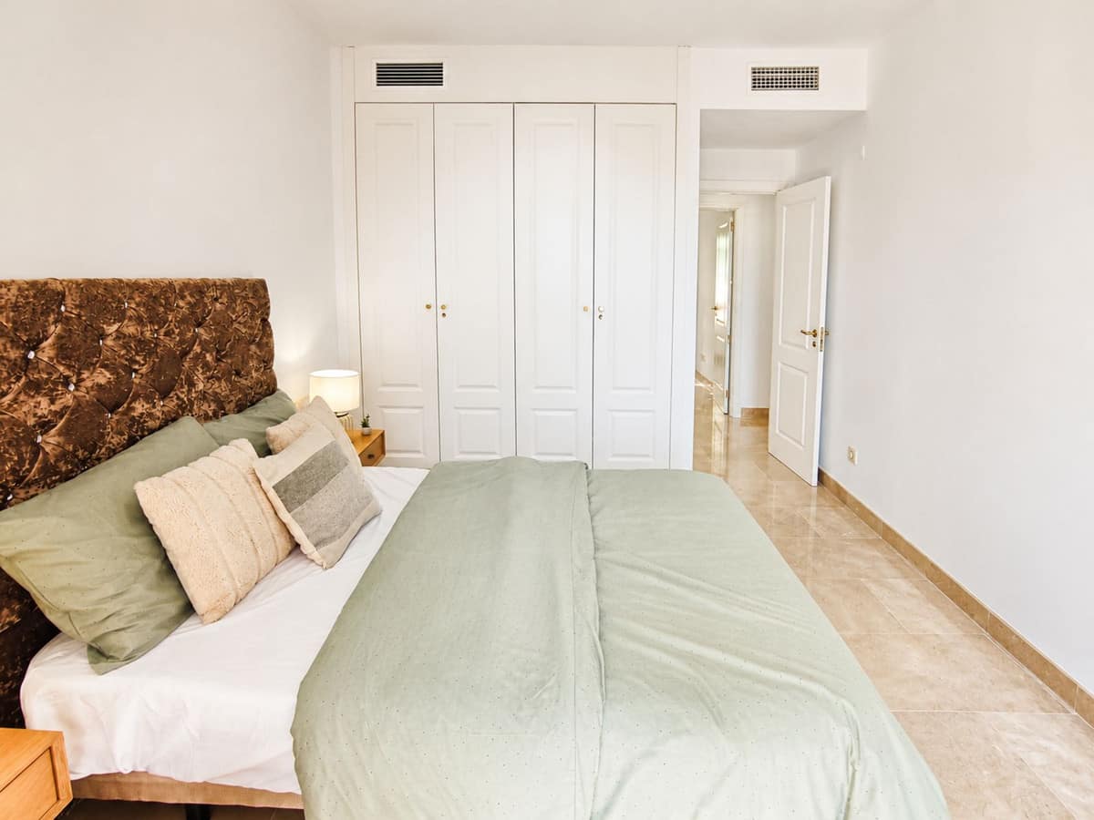 Spectaculair penthouse met zee- en golfbaanuitzicht in San Luis de Sabinillas in San Luis de Sabinillas - foto 12