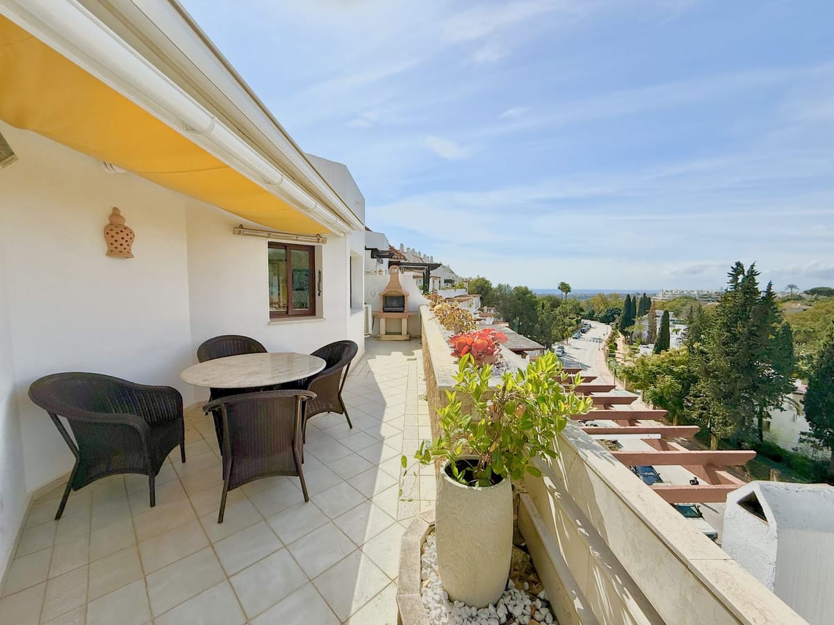 Exclusieve duplex-penthouse in Las Lomas de Marbella Club – panoramische zee- en bergzichten in Marbella - foto 14