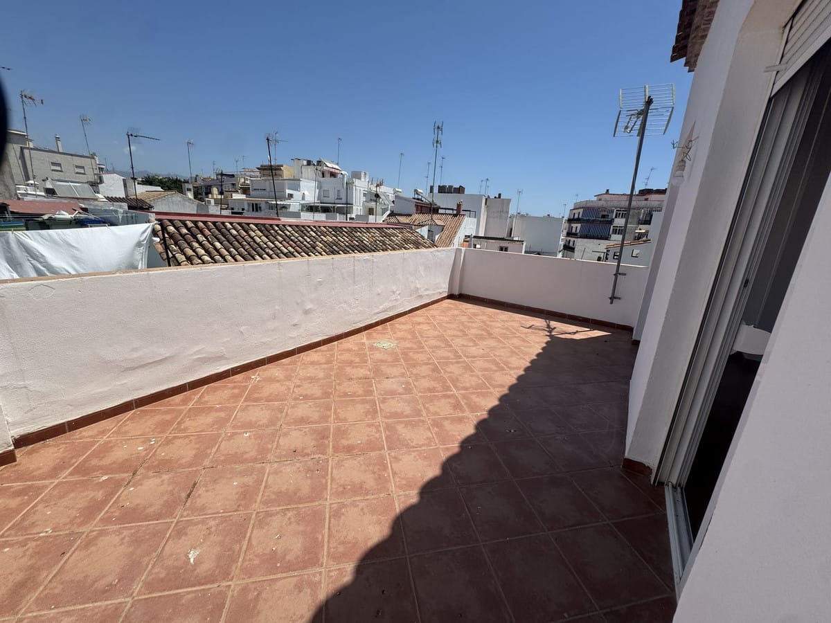 1 bedroom Apartment in Estepona in Estepona - foto 4